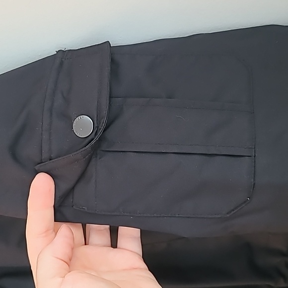 Eddie Bauer black winter parka w/faux fur trimmed hood. Women's petite large. - Picture 11 of 13